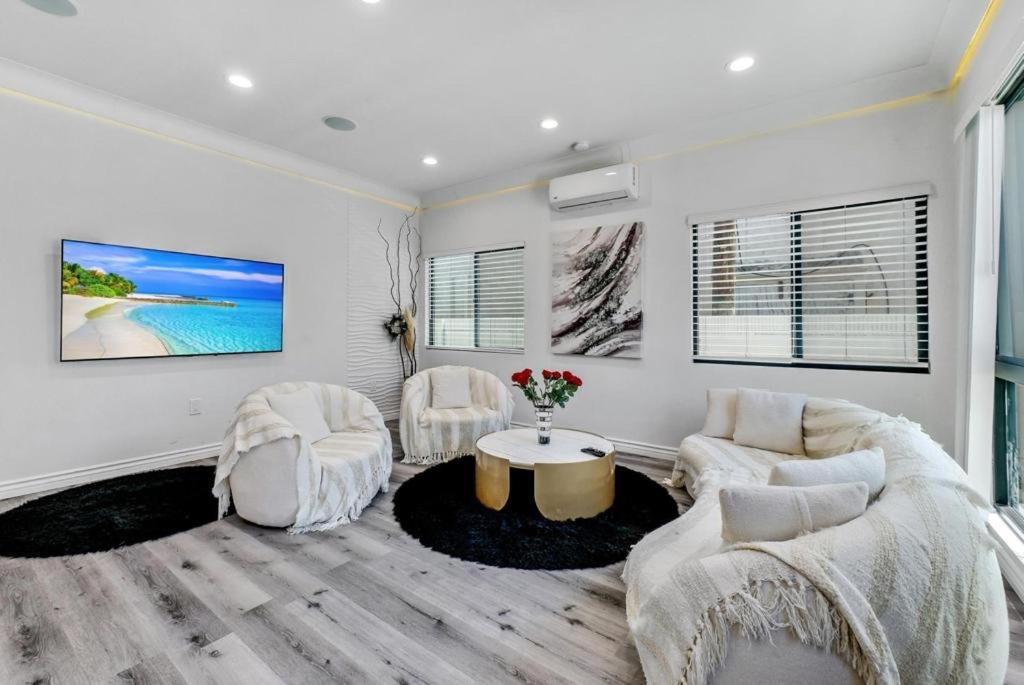 Luxury 2 Bedroom Villa Хънтингтън Бийч Екстериор снимка